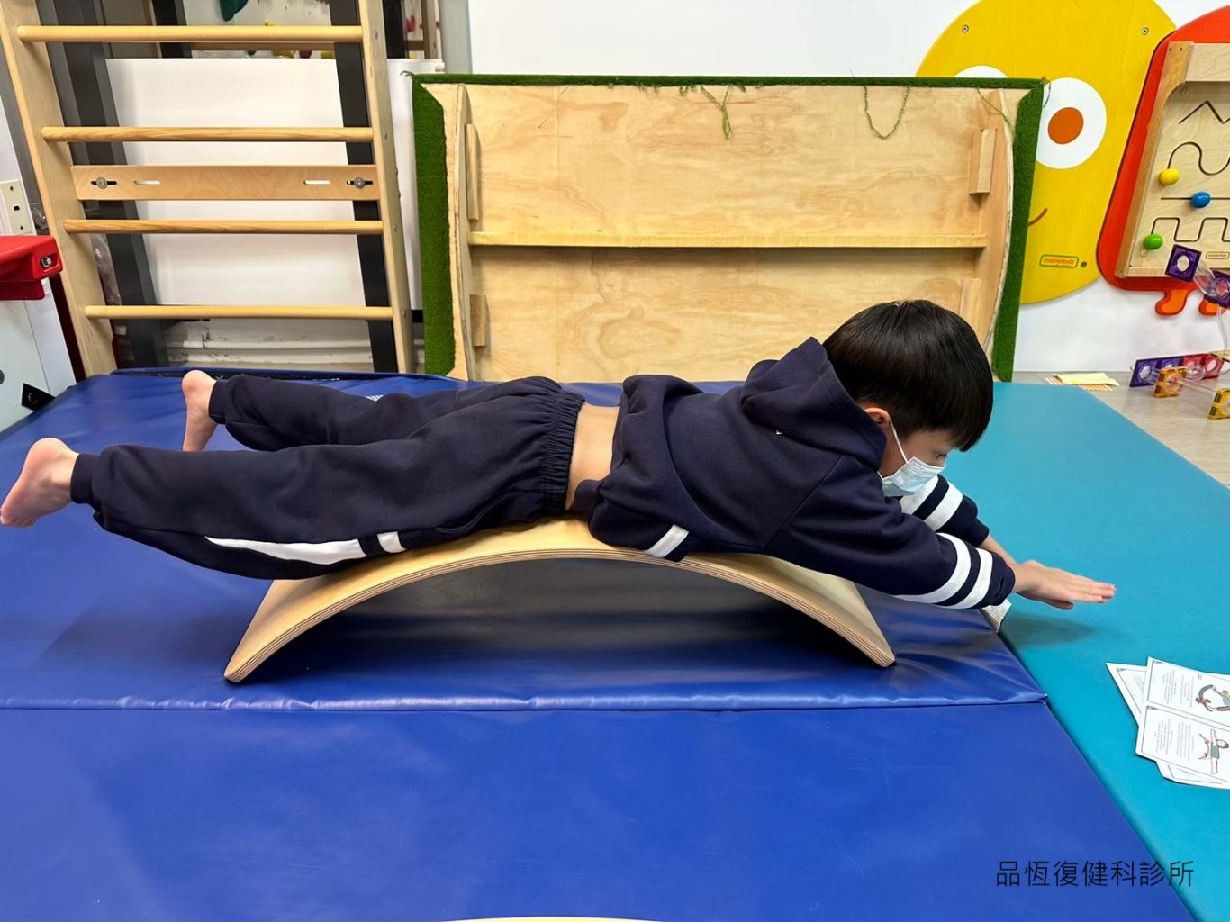 在品恆就可以玩到源起於華德福學校的WOBBEL彎板囉! 在品恆就可以玩到源起於華德福學校的WOBBEL彎板囉!